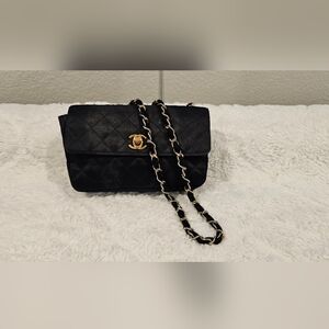 CHANEL Black Quilted Crossbody Bag with Chain